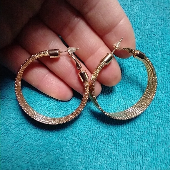 Goldtone large hoop wire earrings - Picture 1 of 4